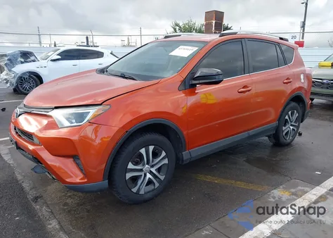 2016 Toyota Rav4 Le z USA, uszkodzony, nr VIN JTMZFREV5GJ073321